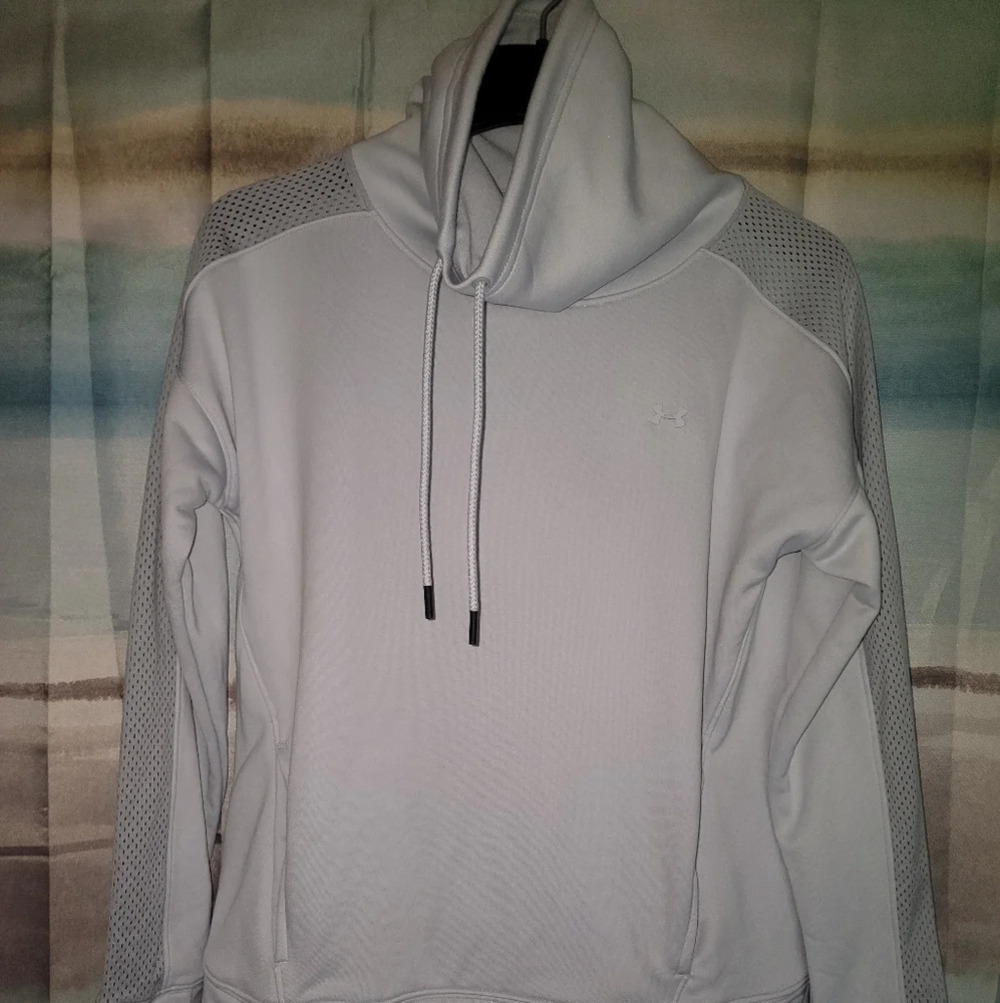 Under Armour Pull over